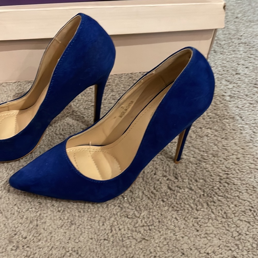 Heels - Picture 3 of 3